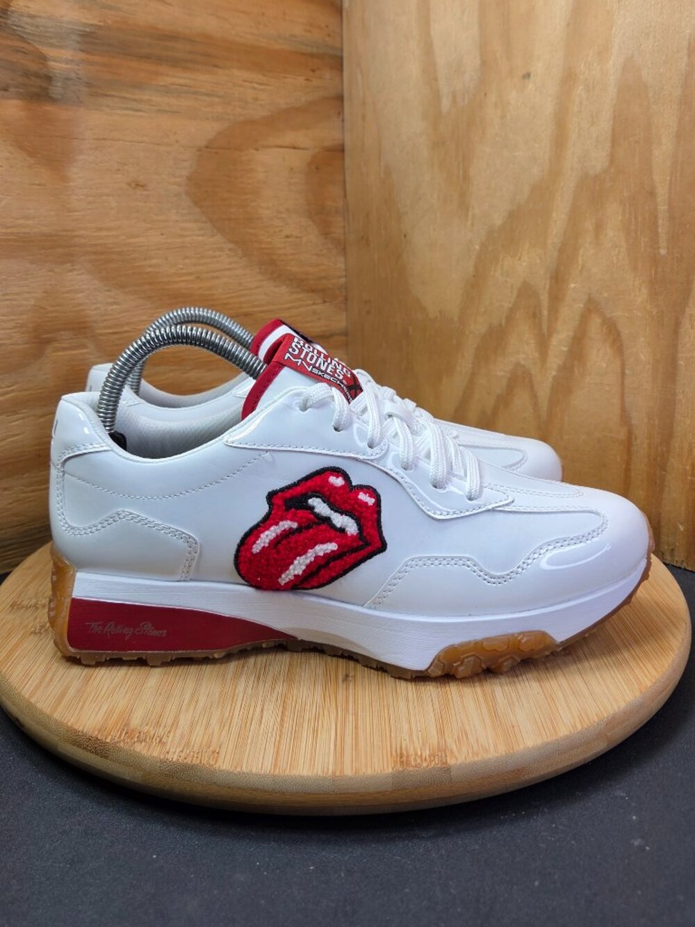 New Skechers X Rolling Stones Womens Upper Cut Neo Jogger Lick Sneakers Size 8.5